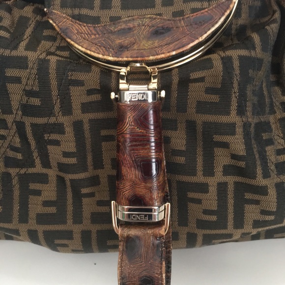 ❤️Fendi Spy Bag ❤️ - Picture 2 of 16